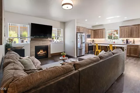 Living - 968 NE Paula Dr, Bend, OR 97701 photo 1 of 1