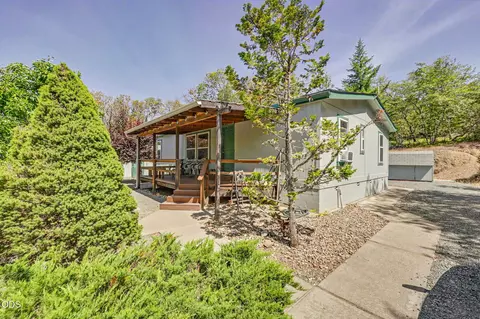 5121 Cloverlawn Dr, Grants Pass, OR 97527