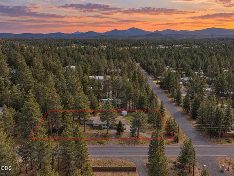 56072 Marsh Hawk Rd, Bend, OR 97707 photo 3