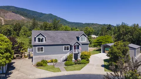 106 Creek View Ln, Rogue River, OR 97537