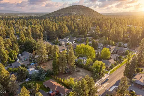 1920 NE 8th St, Bend, OR 97701