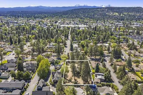 1920 NE 8th St, Bend, OR 97701