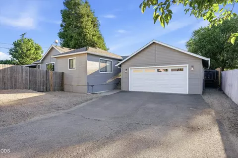1908 Cunningham Ave, Medford, OR 97501