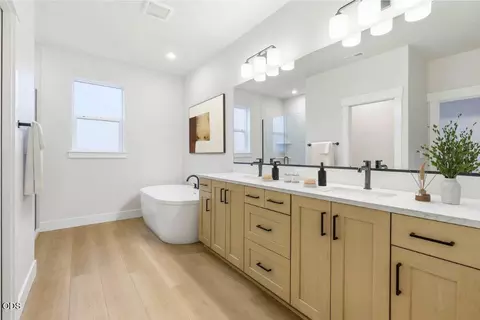 Bath - 3067 NE Brownstone Pl, Bend, OR 97701 photo 1 of 1