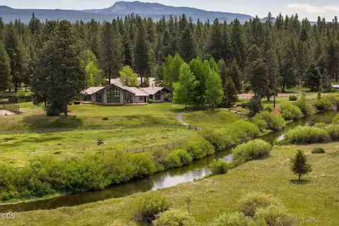 55383 Huntington Rd, Bend, OR 97707