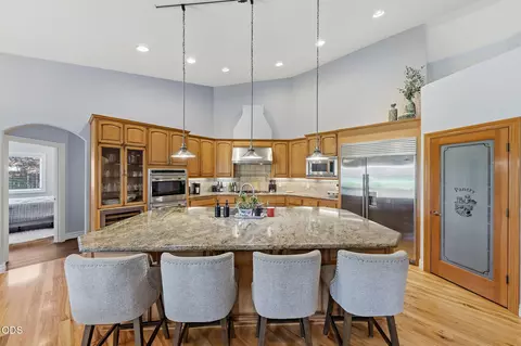 Kitchen - 1085 Oak Grv, Eagle Point, OR 97524 photo 1 of 7