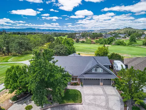 1085 Oak Grv, Eagle Point, OR 97524