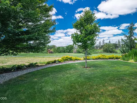 Exterior - 1085 Oak Grv, Eagle Point, OR 97524 photo 13 of 16