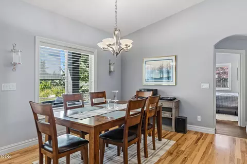 Dining - 1085 Oak Grv, Eagle Point, OR 97524 photo 2 of 2