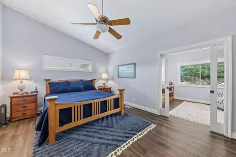 Bedroom - 1085 Oak Grv, Eagle Point, OR 97524 photo 1 of 8