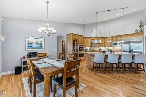 Dining - 1085 Oak Grv, Eagle Point, OR 97524 photo 1 of 2