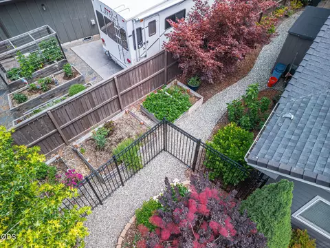 Exterior - 1085 Oak Grv, Eagle Point, OR 97524 photo 14 of 16