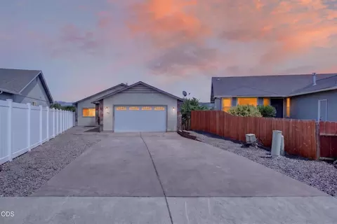 589 N Heights Dr, Eagle Point, OR 97524