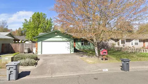 1212 SW Aberdeen Way, Grants Pass, OR 97526