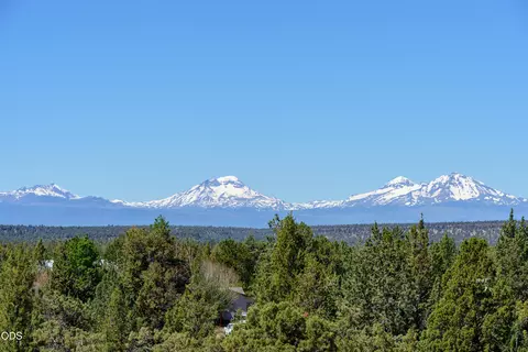 4855 NW 57th St, Redmond, OR 97756