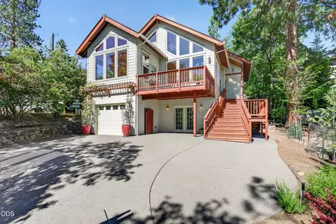 307 Hillcrest St, Ashland, OR 97520