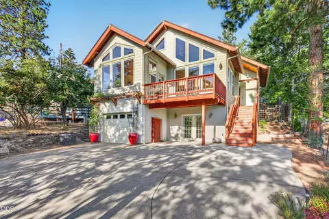 307 Hillcrest St, Ashland, OR 97520