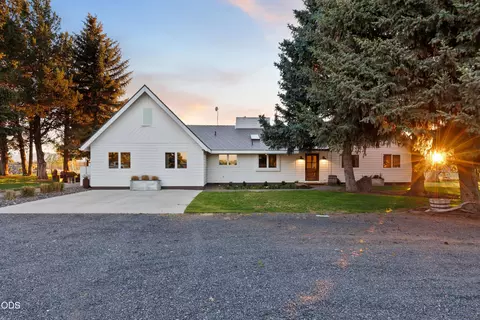 66300 White Rock Loop, Bend, OR 97703