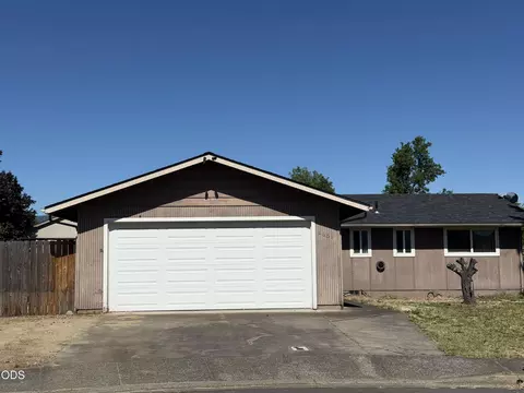 2661 Aztec Ave, Medford, OR 97501
