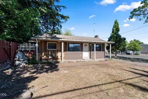 1004 S Grape St, Medford, OR 97501