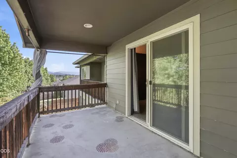 Exterior - 1056 Highlands Dr, Eagle Point, OR 97524 photo 6 of 10