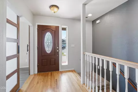 Entry Way - 1056 Highlands Dr, Eagle Point, OR 97524 photo 1 of 2