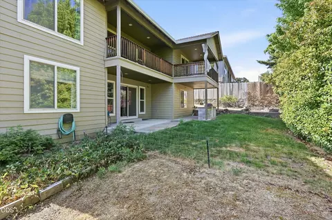 Exterior - 1056 Highlands Dr, Eagle Point, OR 97524 photo 10 of 10
