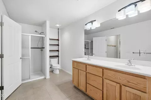 Bath - 1056 Highlands Dr, Eagle Point, OR 97524 photo 1 of 3