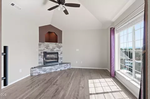 Living - 1056 Highlands Dr, Eagle Point, OR 97524 photo 1 of 9