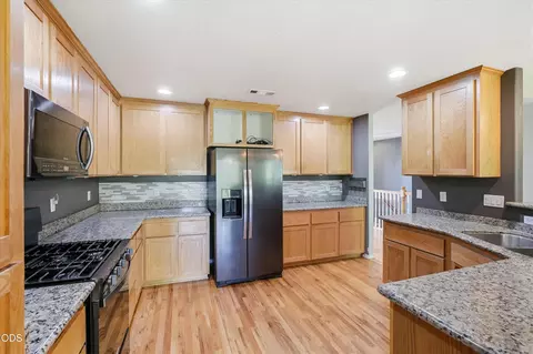 Kitchen - 1056 Highlands Dr, Eagle Point, OR 97524 photo 1 of 3