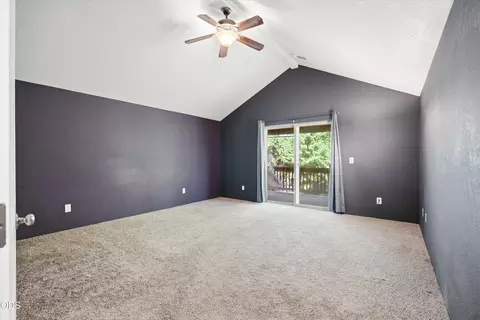 Bedroom - 1056 Highlands Dr, Eagle Point, OR 97524 photo 1 of 8
