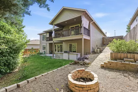 Exterior - 1056 Highlands Dr, Eagle Point, OR 97524 photo 9 of 10
