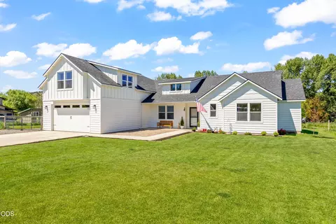 2467 NE Sunset View Ln, Prineville, OR 97754