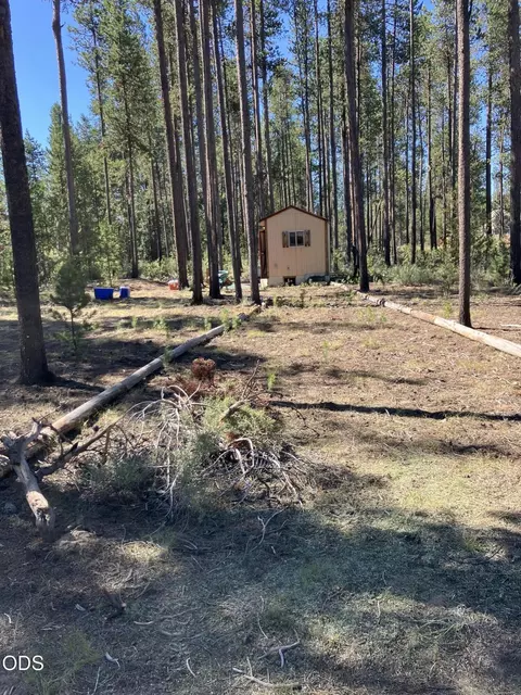 15845 Twin Dr, La Pine, OR 97739 photo 2