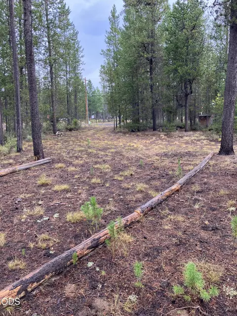 15845 Twin Dr, La Pine, OR 97739 photo 3