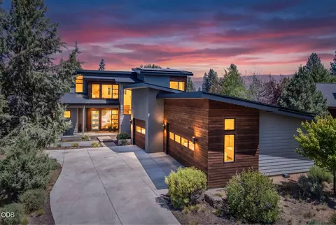 19460 Randall Ct, Bend, OR 97702