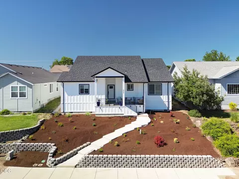 Exterior - 990 Win Way, Eagle Point, OR 97524 photo 12 of 12