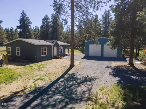 52745 Rainbow Dr, La Pine, OR 97739 photo 2