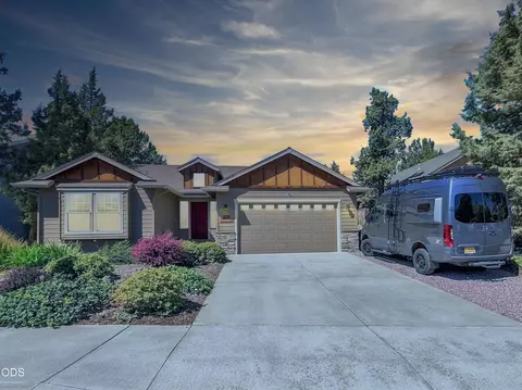 2021 SW 41st St, Redmond, OR 97756