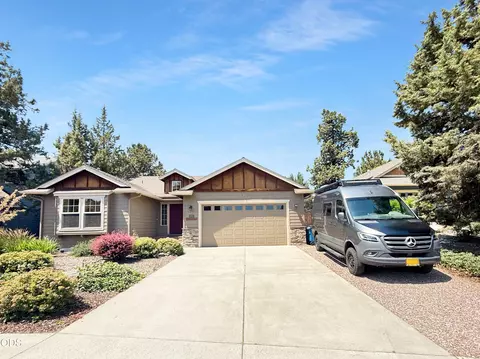 2021 SW 41st St, Redmond, OR 97756