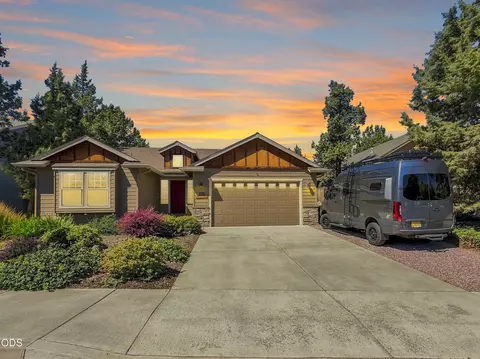 2021 SW 41st St, Redmond, OR 97756