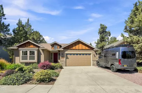 2021 SW 41st St, Redmond, OR 97756