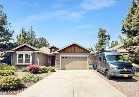 2021 SW 41st St, Redmond, OR 97756