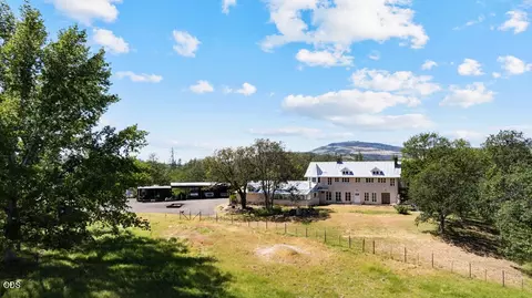 1800 S Obenchain Rd, Eagle Point, OR 97524