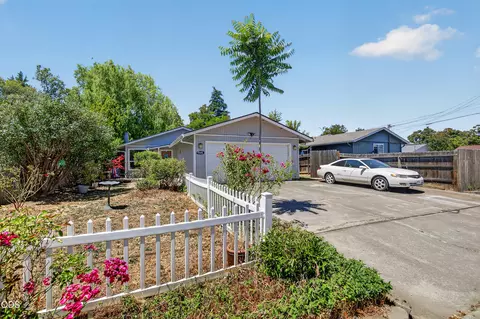 1688 Lillian St, Medford, OR 97501