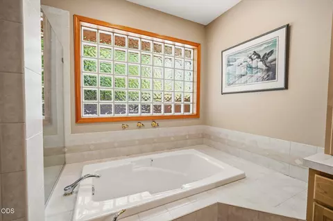 Bath - 4 Bunker Ln, Sunriver, OR 97707 photo 1 of 5