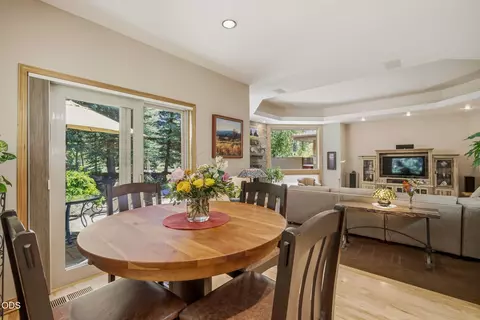 Dining - 4 Bunker Ln, Sunriver, OR 97707 photo 2 of 4