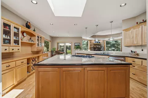 Kitchen - 4 Bunker Ln, Sunriver, OR 97707 photo 1 of 4