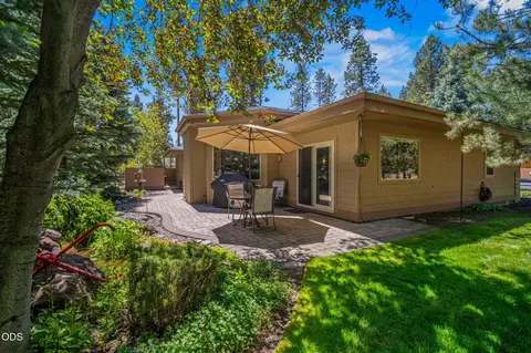 Exterior - 4 Bunker Ln, Sunriver, OR 97707 photo 6 of 11
