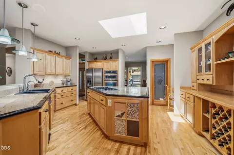Kitchen - 4 Bunker Ln, Sunriver, OR 97707 photo 3 of 4